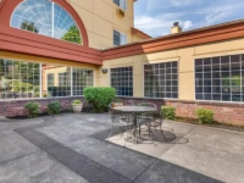 Comfort Suites Salem Hotels in Salem