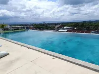d'primahotel Yogyakarta - piscina
