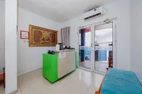RedDoorz Syariah Near Metropolitan Mall Bekasi - Pensions