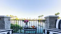 The Chateau at Lake la Quinta - Mountain view