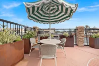 อีโคโนลอดจ์ อินน์แอนด์สวีทส์ ดาวน์ทาวน์เอสกอนดีโด