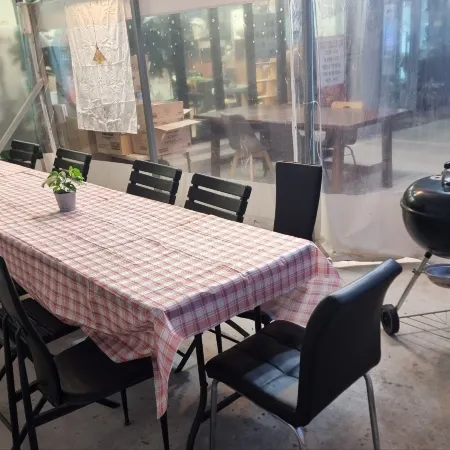 Ulsan Ganjeolgot Windmill Caravan Pension Отели рядом с достопримечательностью «Пляж Джинха»