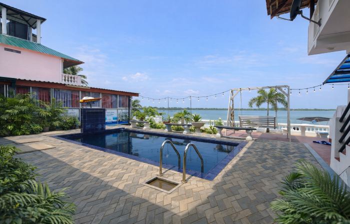 Dinuda Lagoon Hotel