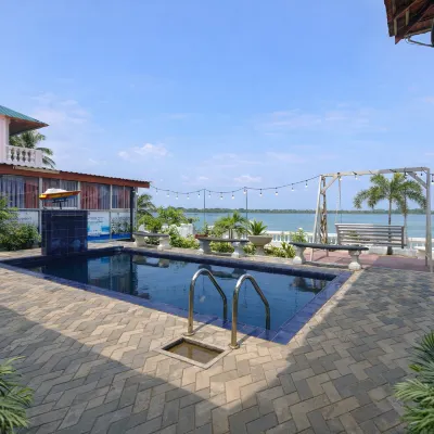 Dinuda Lagoon Hotel Hotels near Kandalkuliya Grand Jumma Masjid
