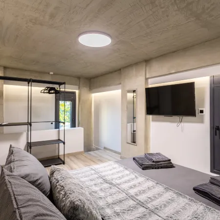 Ventiri Lofts - Luxury Duplex w/Private Garden