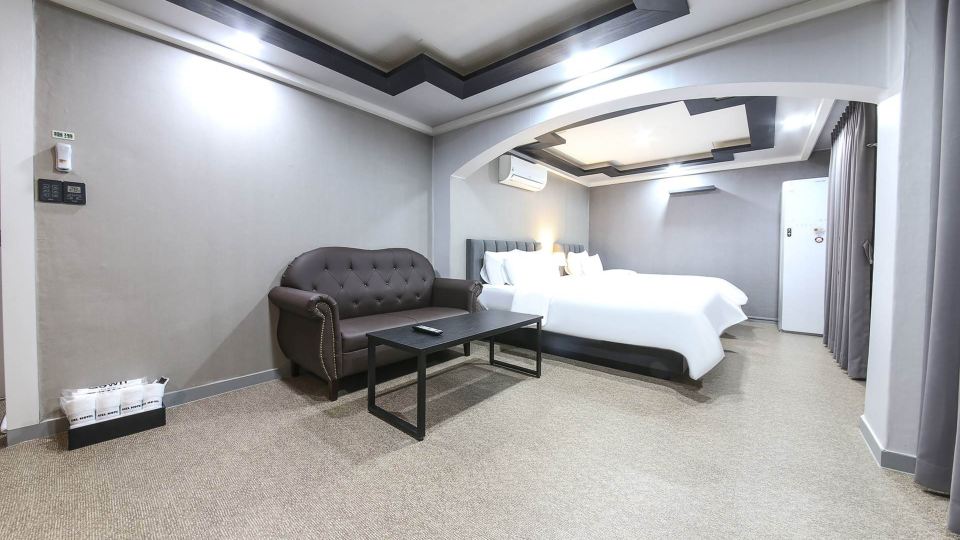 Changwon Myeongseodong IL Hotel