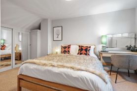 Cosy 3 Bed with Parking