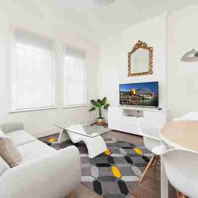 Stunning Sydney Home 1 Rooms