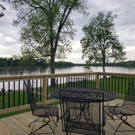 Osage River Get-Away, kayaks included! Relaxing with a beautiful view