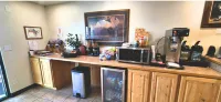 New Western Inn & Suites - sarapan