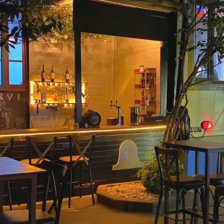 Karvi Hostel & Suites