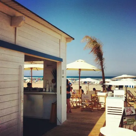 Hugo Beach Hotel