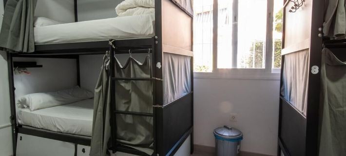 Be Happy Hostels Hotels in Нерха