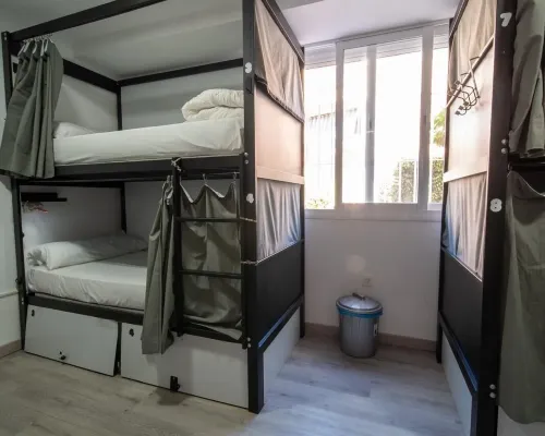 Be Happy Hostels 네르하 호텔