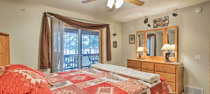 Lakefront Family Getaway w/ Private Deck & Dock! Ξενοδοχεία στην πόλη Vilas County