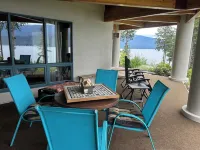 Semi-lake front on Shuswap lake with private beach dock and bouy. - Jacuzzi