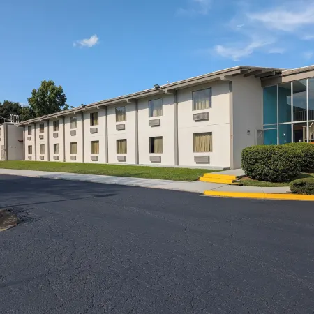 Forsythia Inn
