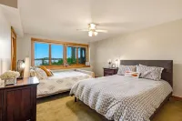Woodsy Waterfront Retreat on Gorgeous Balsam Lake - 4-Star