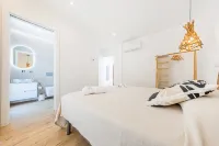 By the Sea | 5-Suite Villa with Private Pool - مسبح
