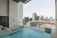 Gala Guests - Binghatti Onyx Suites - piscina