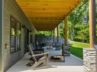 Private Nolin Lake Home with FirePit, Ice Maker, Arcade & Electronic Game Table. - 4 estrellas