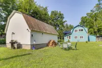 Fire Pit, Gas Grill! Bright Cottage By Devils Lake - Apartments