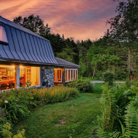 4 Br Sleeps 8 - Kayaks - Fire Pit - Dog Friendly