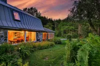 4 Br Sleeps 8 - Kayaks - Fire Pit - Dog Friendly - WiFi