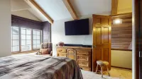 Sierra Megeve 7 Deluxe Remodeled Condo, Just A Short Walk to Canyon Lodge by RedAwning - Gym