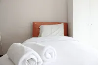 Cozy & Trendy Studio at Gateway Pasteur Apartment by Travelio - balcony