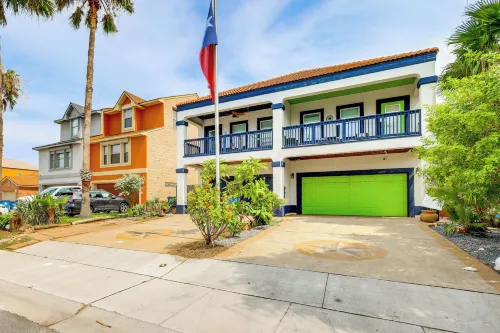 Steps to Beach: Oceanside Townhome w/ Heated Pool - spa