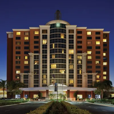Embassy Suites by Hilton Anaheim South アナハイム・パッキング・ディストリクト周辺のホテル