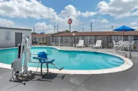 Econo Lodge - piscine