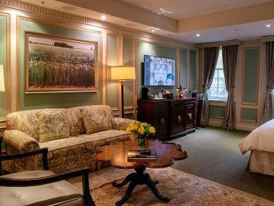Windsor Arms Hotel