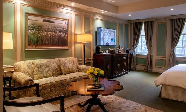 Windsor Arms Hotel