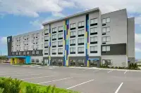 Tru by Hilton Toronto Airport West - piscina