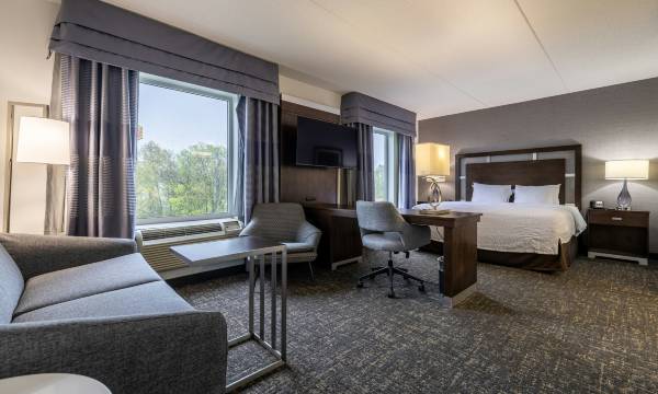 Hampton Inn & Suites Greensboro/Coliseum Area