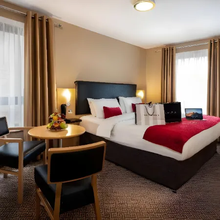Academy Plaza Hotel
