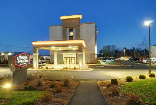 Hampton Inn & Suites Boston/Stoughton, Ma - Parkplatz