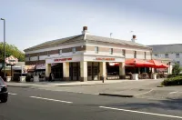 Premier Inn Cheltenham Central (West/A40) Hotel - Parkplatz