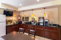 Red Carpet Inn Norwalk - parking