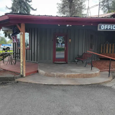 Cedar Village Motel