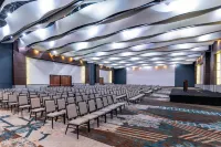 DoubleTree by Hilton Cedar Rapids Convention Complex - Parkplatz