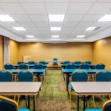 La Quinta Inn & Suites by Wyndham Fremont / Silicon Valley