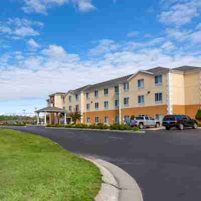 Comfort Suites Escanaba Hotel Exterior