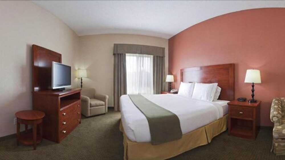 Holiday Inn Express Hotel & Suites Bedford, an Ihg Hotel