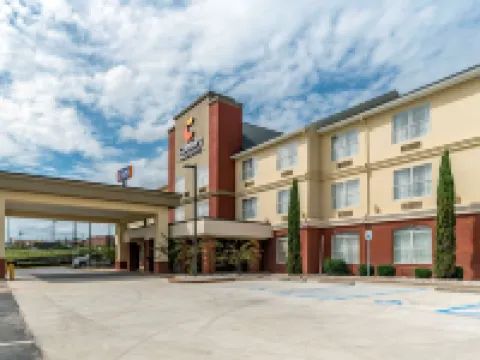 Comfort Inn & Suites Millbrook-Prattville Hotels in Millbrook
