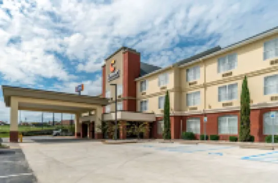 Comfort Inn & Suites Millbrook-Prattville Hotels in Millbrook