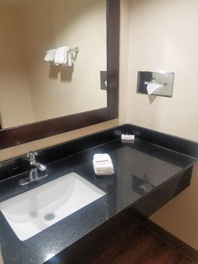Red Roof Inn & Suites Houston - Hobby Airport
