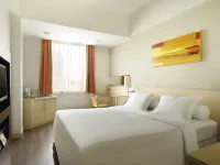 Horison Arcadia Wahid Hasyim Hotels near Sarinah
